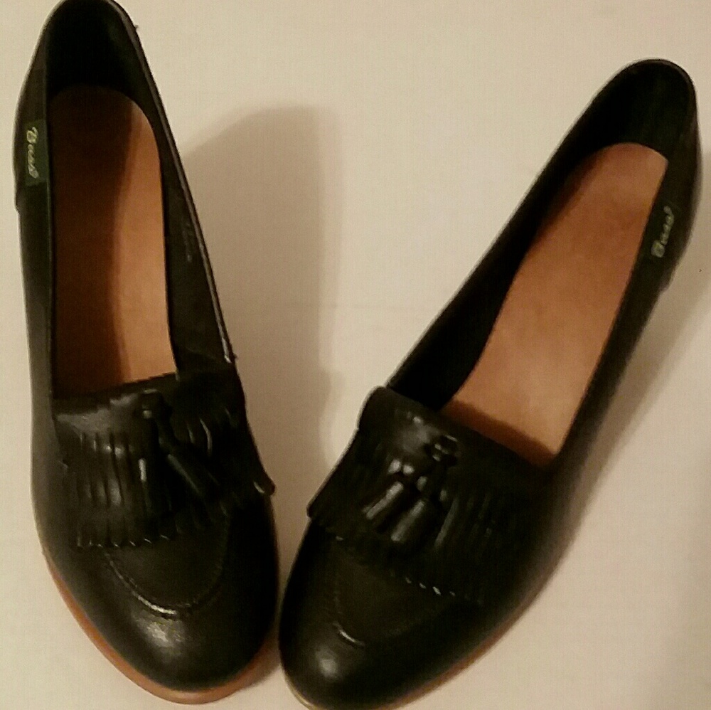WOMENS CLASSIC BASS TASSLED LEATHER SHOES!